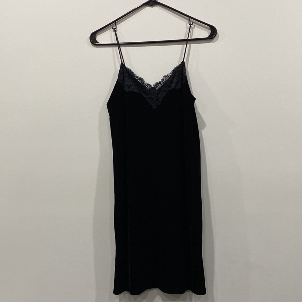 Little black velvet dress sanctuary. Size Small.